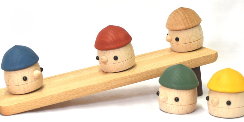 どんぐりの坂 サイズ 26 5 7 5cm 木のおもちゃ クレヨンハウス