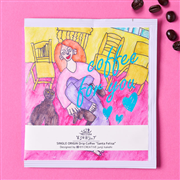 第3世界ショップ Artisan Drip Coffee いすに休んでいる女の人