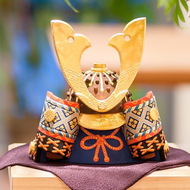 NARADOLL HIGASHIDA/東田茂一作 奈良一刀彫の雛人形と兜 NARADOLL HIGASHIDA/東田茂一作 奈良一刀彫の雛人形と兜